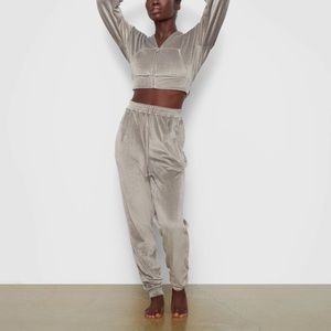 SKIMS Velour Jogger